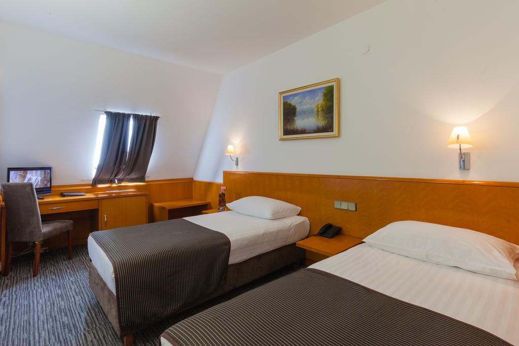 Hotel Grabovac พลิตวิชกา เยเซรา ภายนอก รูปภาพ