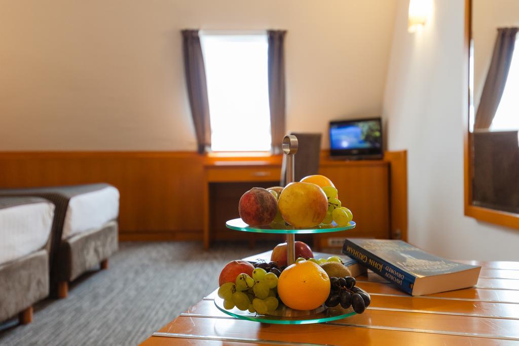 Hotel Grabovac พลิตวิชกา เยเซรา ภายนอก รูปภาพ