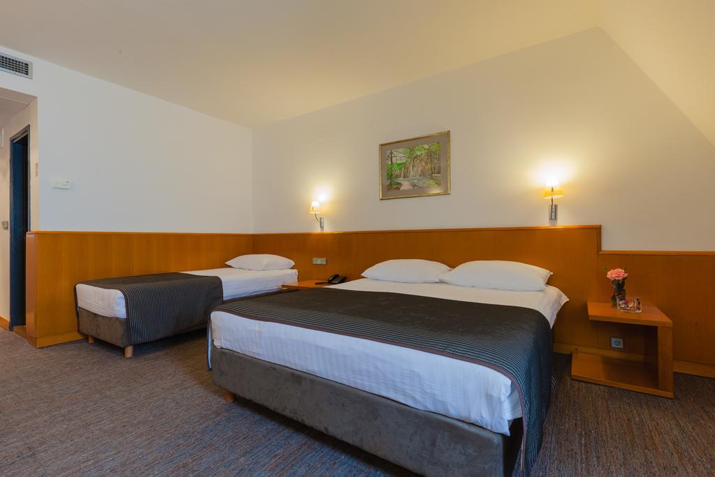 Hotel Grabovac พลิตวิชกา เยเซรา ภายนอก รูปภาพ